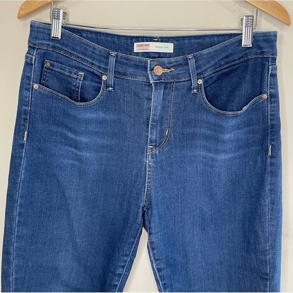 LEVI'S Dark Wash Mid-Rise Capri,‎ Size 10 - Picture 4 of 8